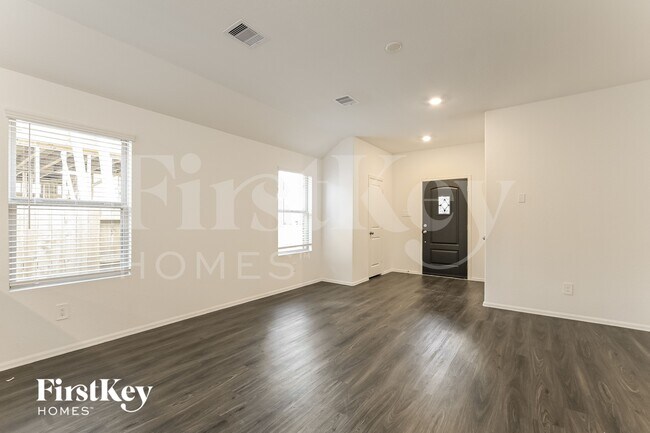 Foto del edificio - 18438 Summit Ranch Dr