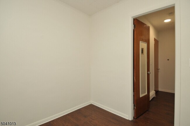 Building Photo - 282 Delano Pl