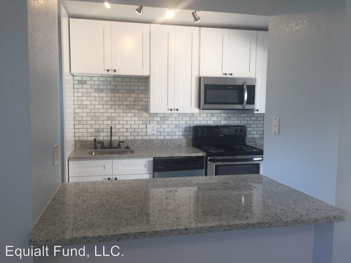Primary Photo - 212 Columbia Dr