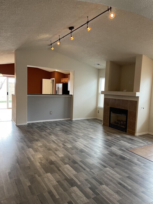 Building Photo - 9411 Mogollon Dr NW