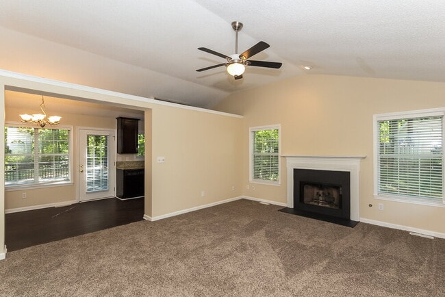 Foto del edificio - 153 Country Mill Ln