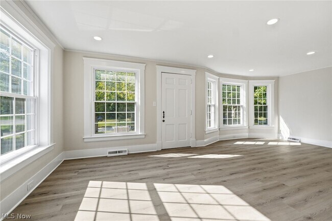 Foto del edificio - 22955 Fairmount Blvd