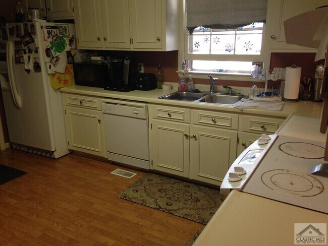 Building Photo - 245 Brookstone Dr