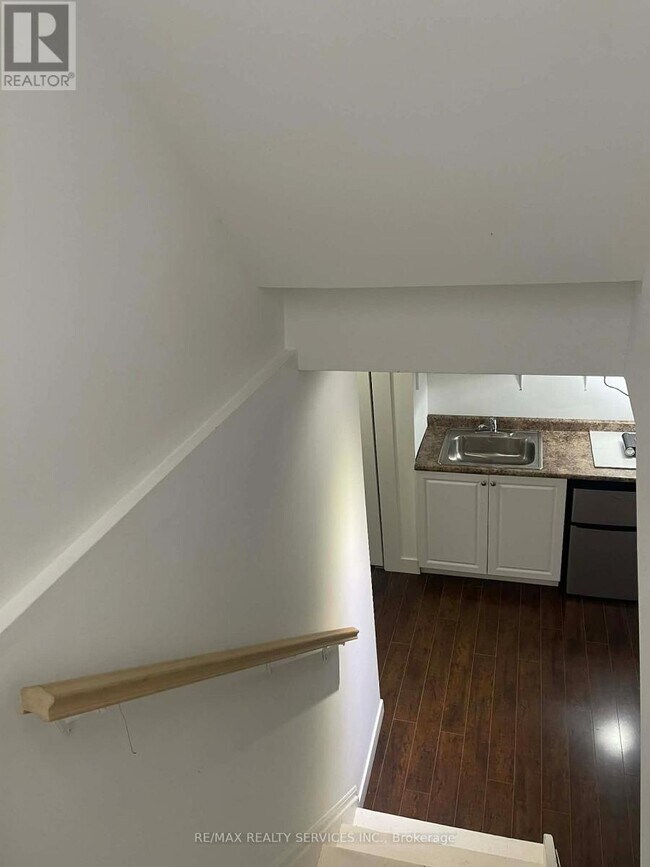 Building Photo - 920 Ledbury Crescent