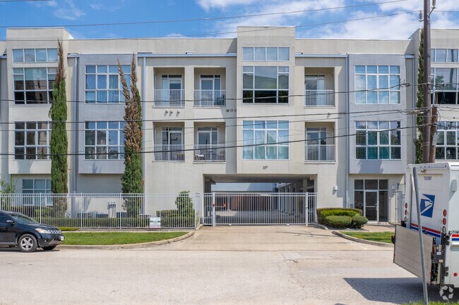 Entrada - Pierce Street Midtown Flats