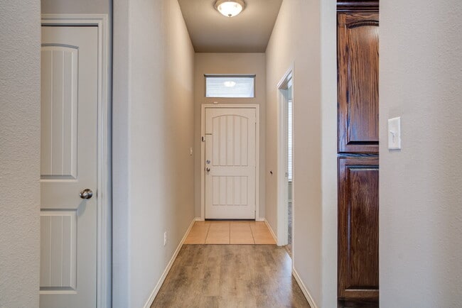 Building Photo - Great newer home in Frenship ISD
