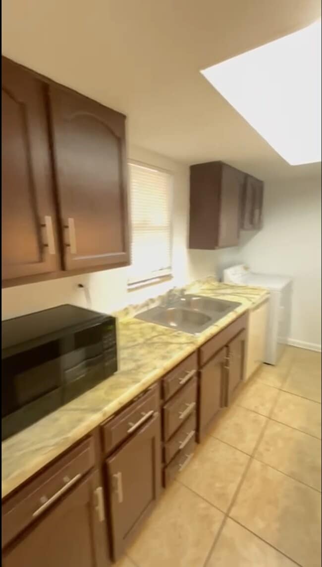 Foto del edificio - 2546 Lemon Tree Ln