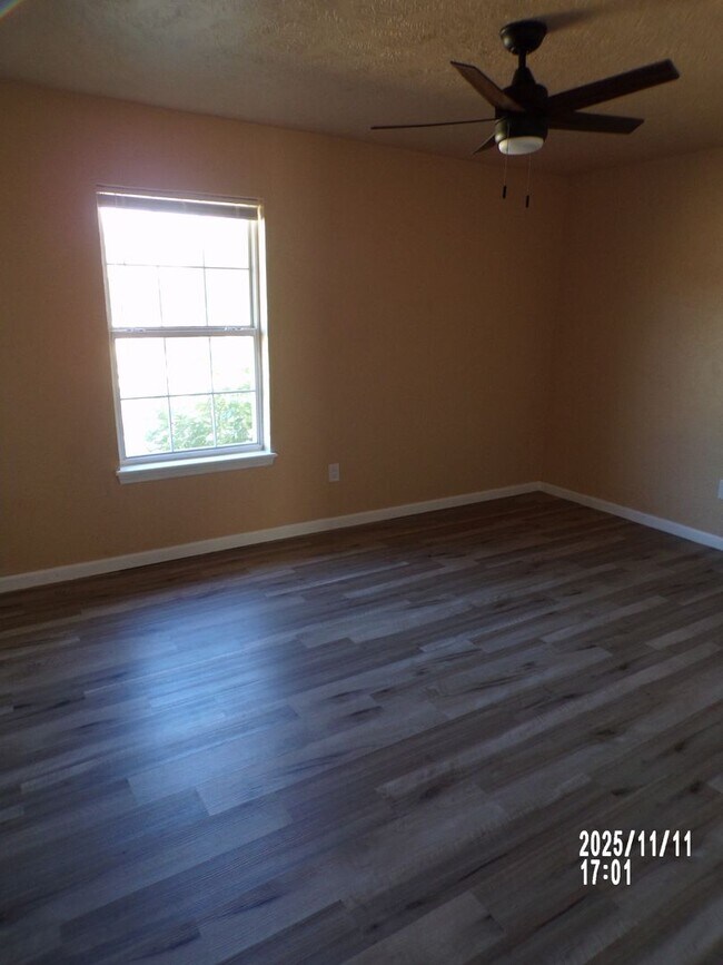 Foto del edificio - home located close to Bishop School District