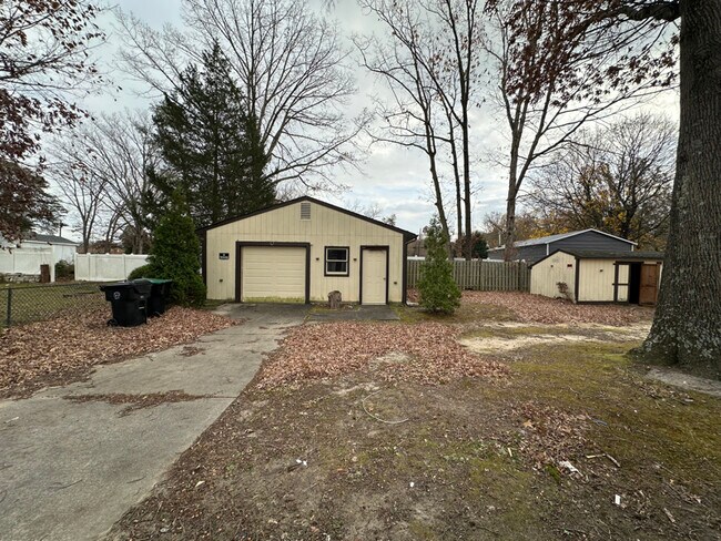 Foto del edificio - 206 Bittlewood Ave