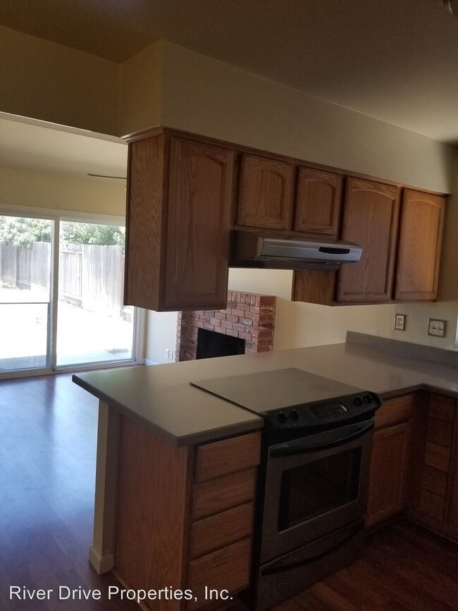 Building Photo - 3 br, 2 bath House - 1403 Villa Dr