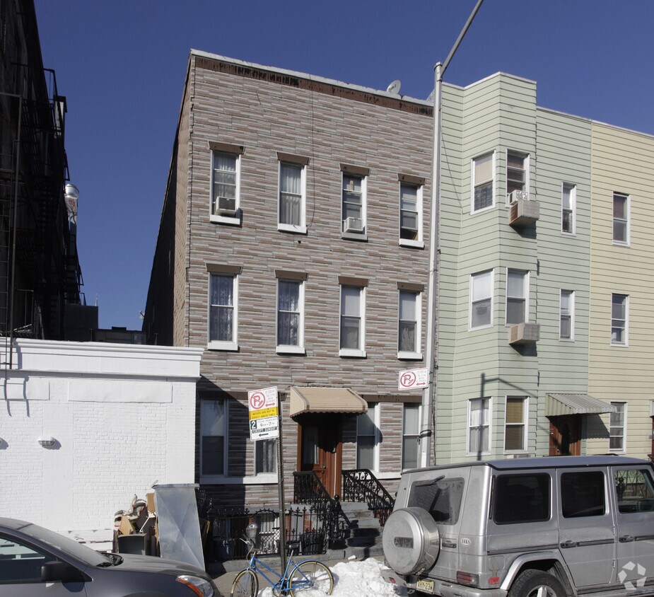 Primary Photo - 191 Calyer St