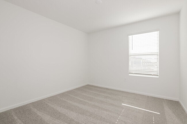 Building Photo - 2478 McKinley Dr