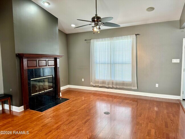 Foto del edificio - 9721 Buttercup Dr