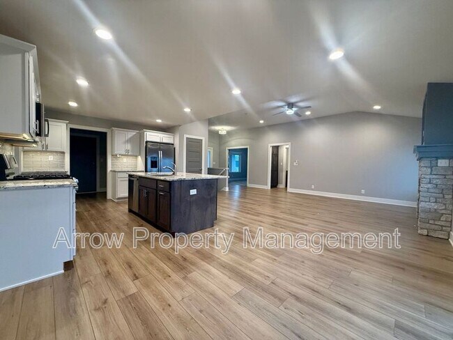 Foto del edificio - 7810 Patrick Ave