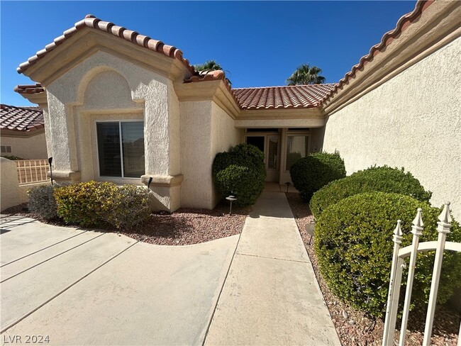Building Photo - 10041 Woodhouse Dr