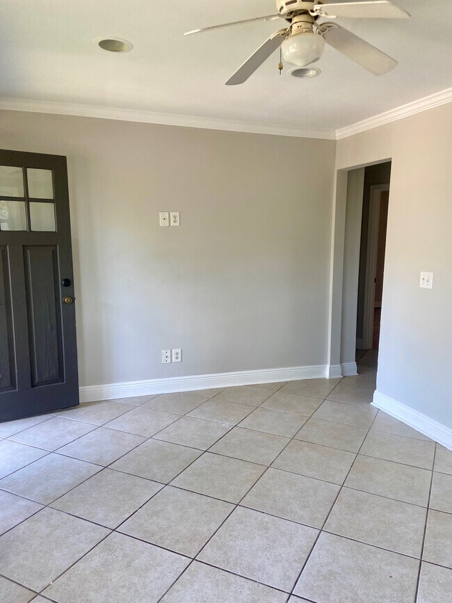 Foto del edificio - 2209 Center Way S