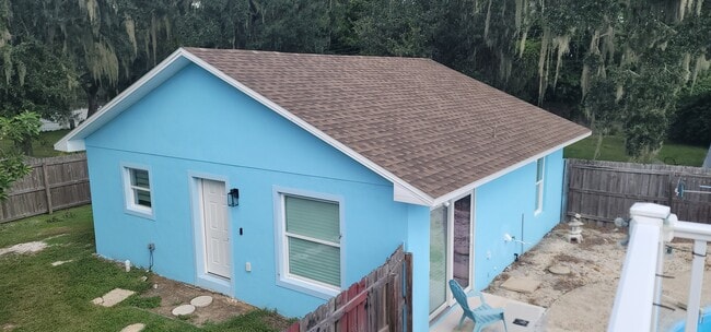 Building Photo - 316 Greenwoods Dr