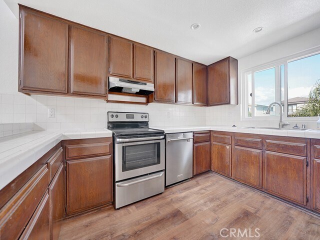 Foto del edificio - 907 E Balboa Blvd