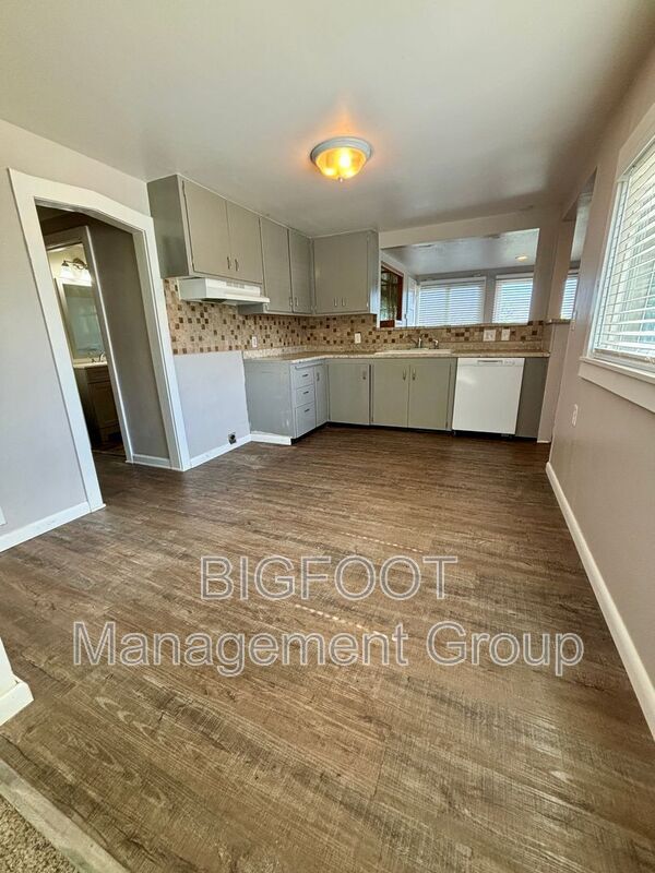Building Photo - 2224 Choteau St