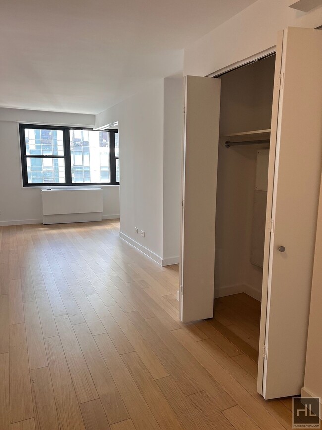 Building Photo - East 39th Street