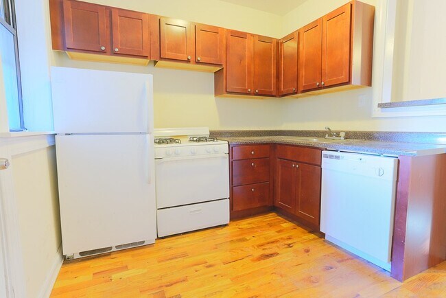 Building Photo - 4418 N Wolcott Ave