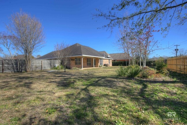 Building Photo - 200 Hawthorne Cir