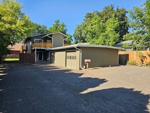 Building Photo - 810 Spring Ave