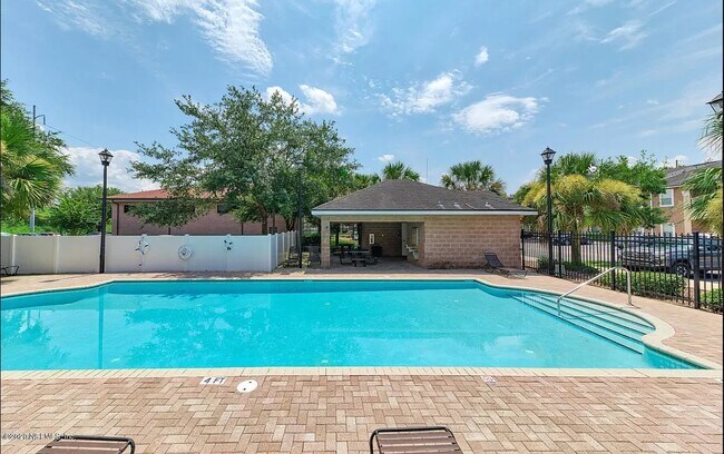 Building Photo - 9625 Amarante Way