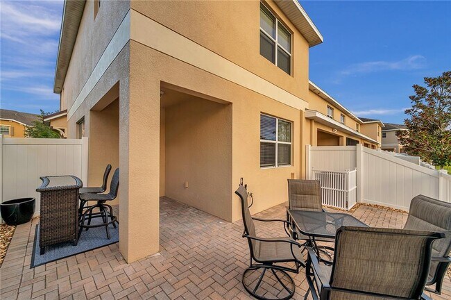 Building Photo - 12025 Greengate Dr
