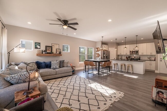 Foto del edificio - Nicely Appointed, 2019-Built Home Convenie...
