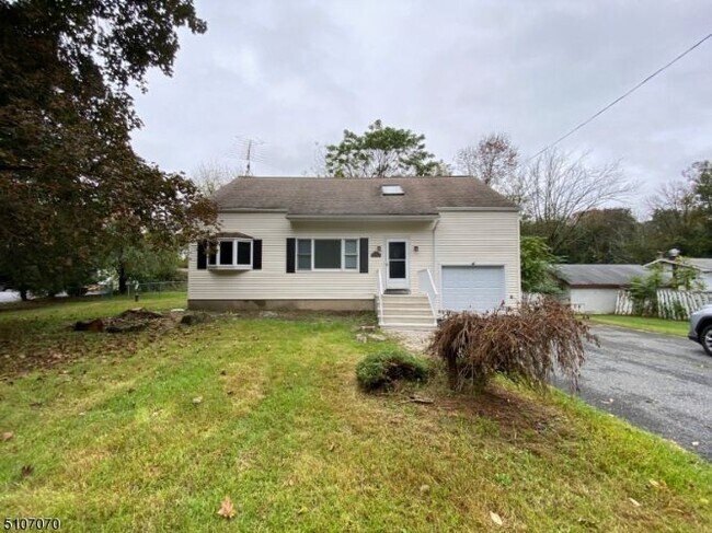 Building Photo - 127 Decker Pond Rd