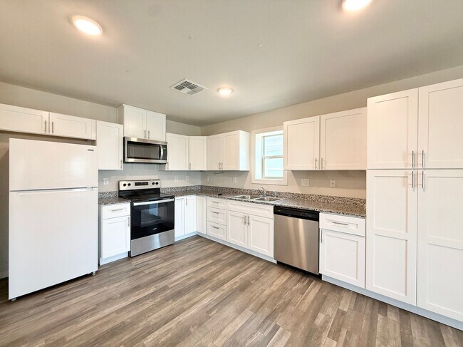 Building Photo - 8011 Magic Dr