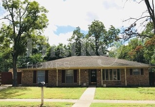Building Photo - 2710 Peachtree Ln