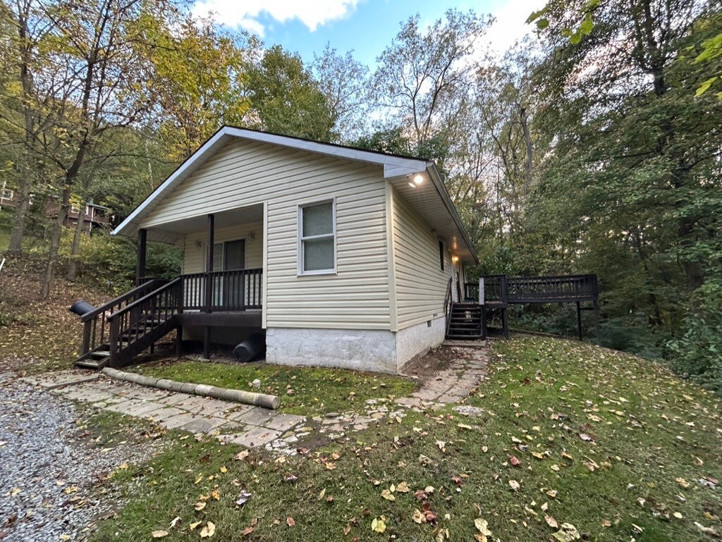 Primary Photo - 400 Forest Heights Dr
