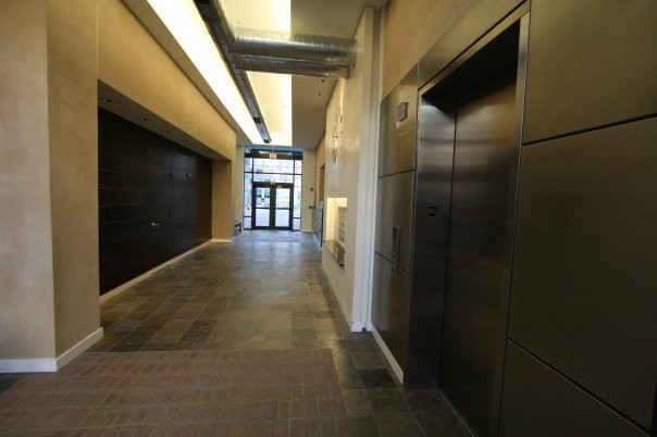 Building Photo - 520 John Carlyle St