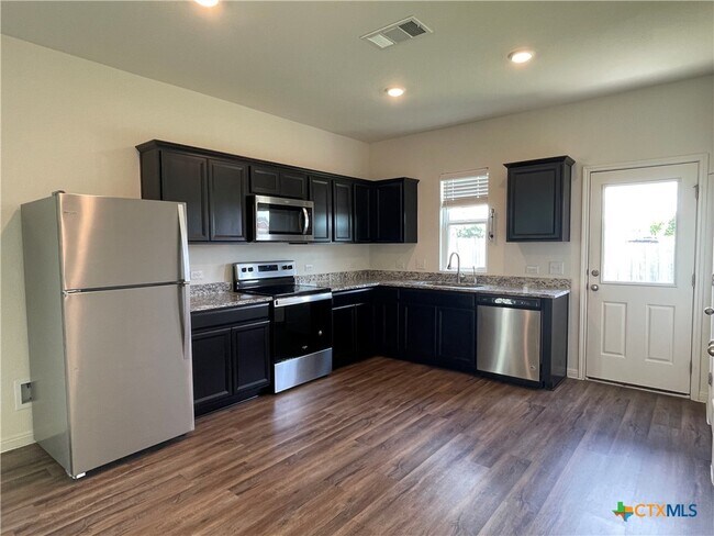 Foto del edificio - 532 Peony Ct