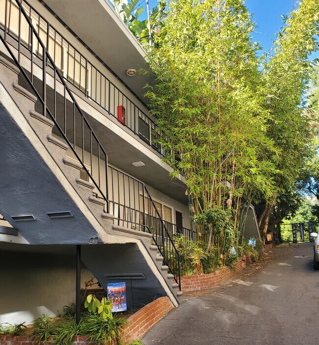 Building Photo - 8616 Holloway Dr