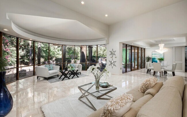 Foto del edificio - 6899 N Central Ave