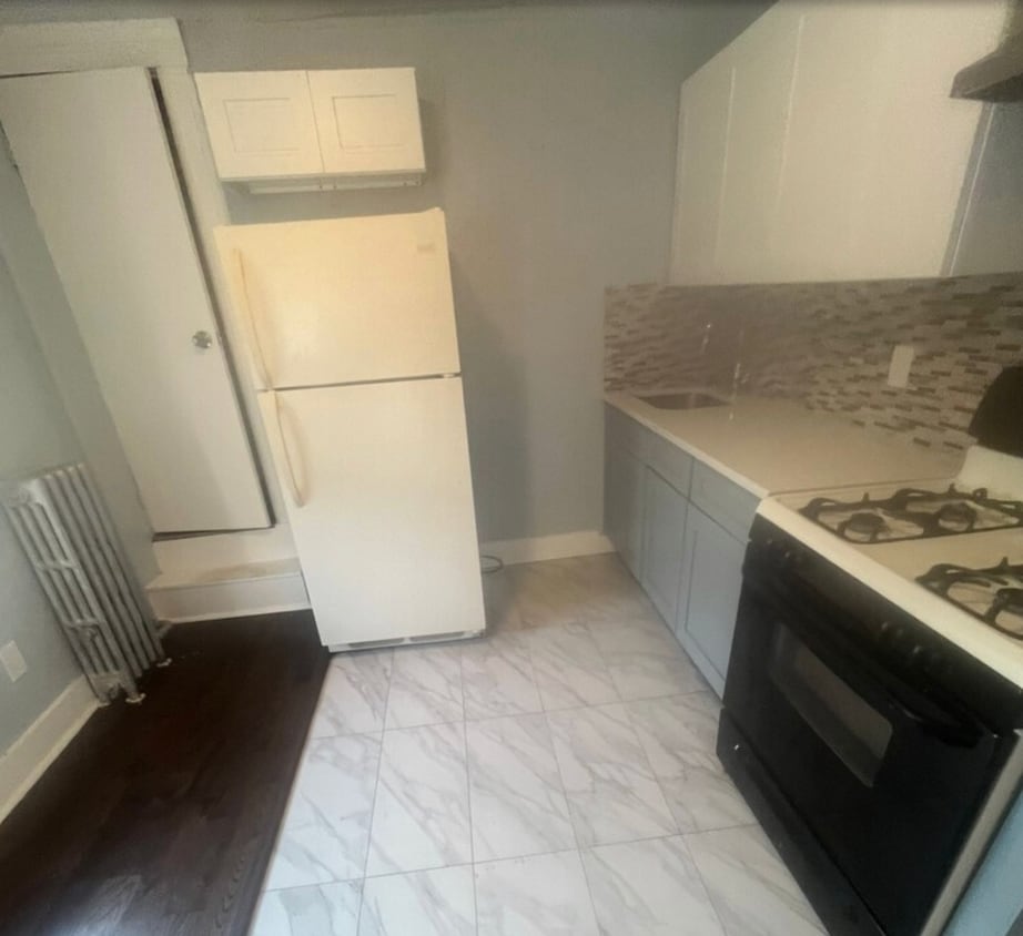 Primary Photo - 150 N Clinton St