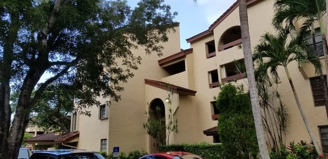 Building Photo - 9135 SW 125th Ave