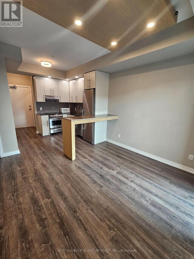 Photo du bâtiment - 10 Esplanade Ln