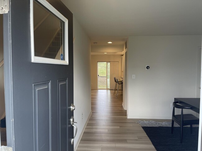 Building Photo - 127 Stager Ave