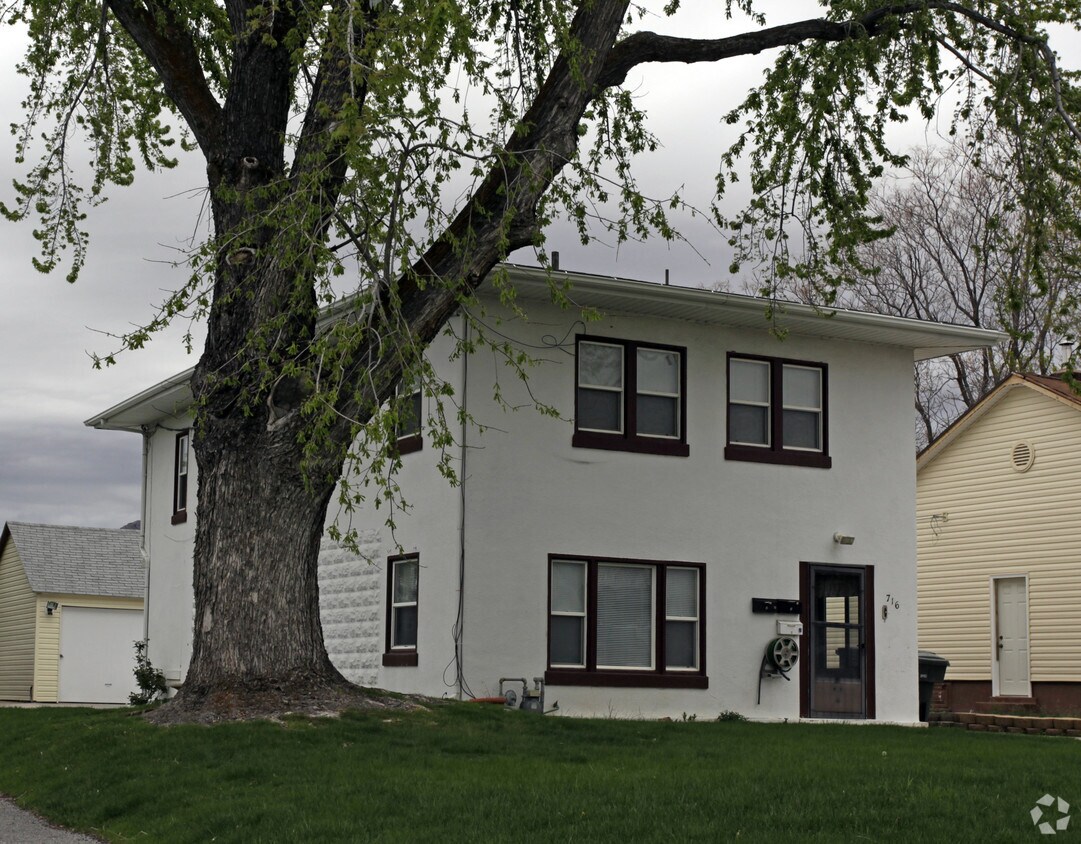 Building Photo - 716 31st St