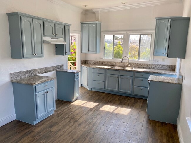 Building Photo - 1916 S Longwood Ave