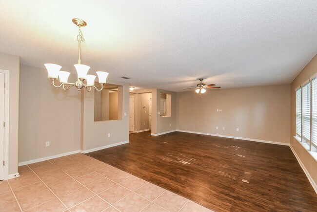 Building Photo - 2427 Brian Lakes Dr E