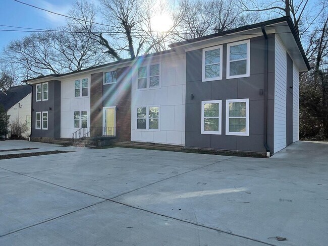 Foto del edificio - 1784 Temple Ave