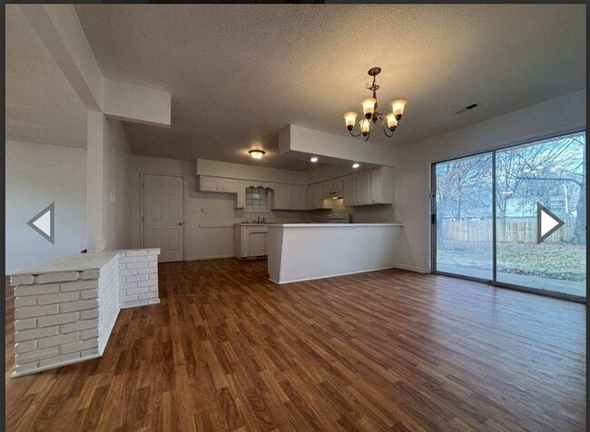 Building Photo - Great East side location 2 bedroom 1 bath