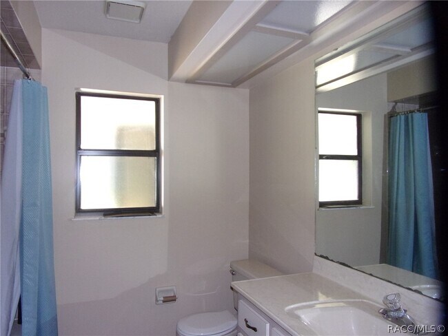 Building Photo - 721 S Apopka Ave