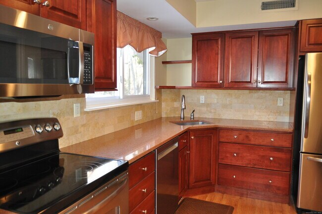 Foto del edificio - 8 Willow Ln