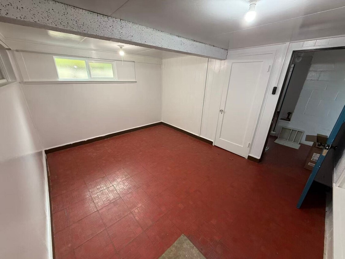 Building Photo - 2248 Makanani Dr